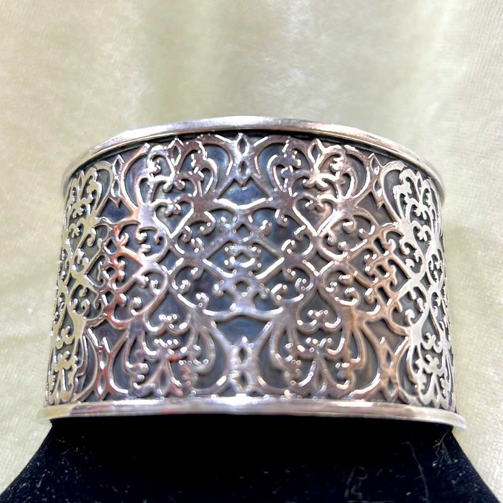 Silpada .925 sterling large cuff bracelet. Adjustable. Pre owned.